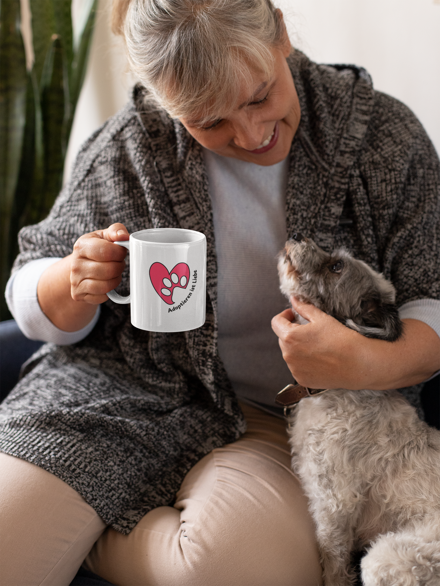 Standard Tasse: "Adoptieren ist Liebe"
