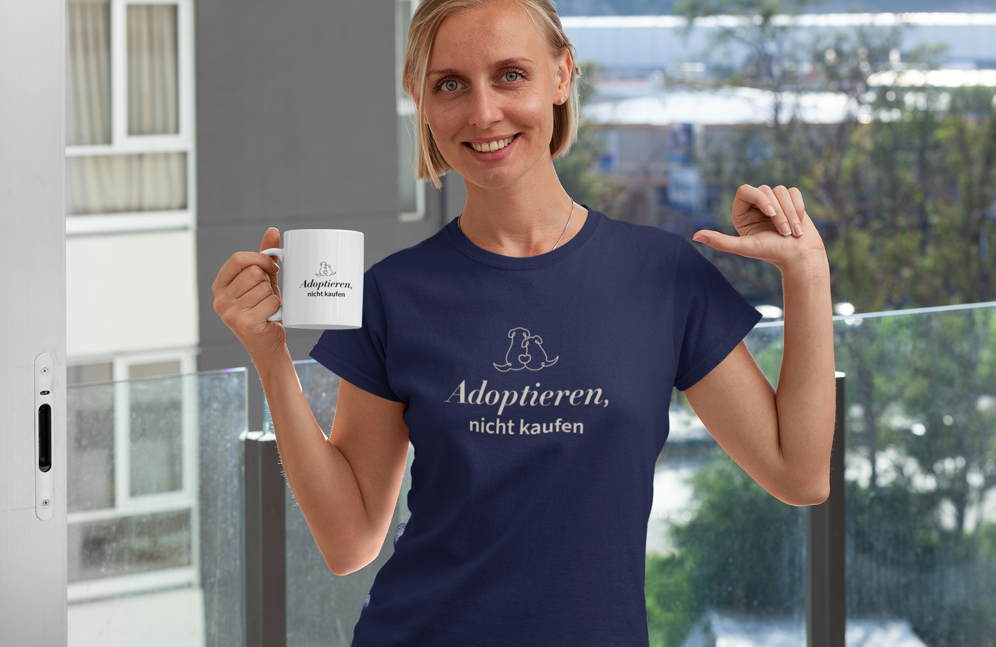 Damen T-Shirt: "Adoptieren, nicht kaufen"