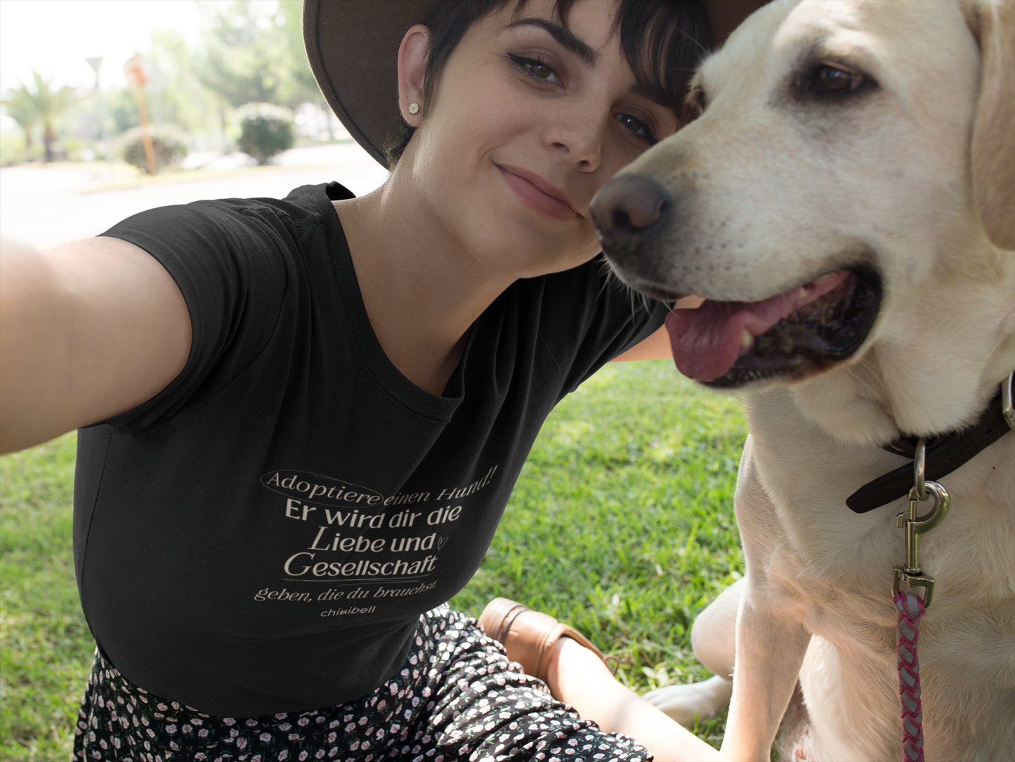 Damen T-Shirt: "Adoptiere einen Hund"